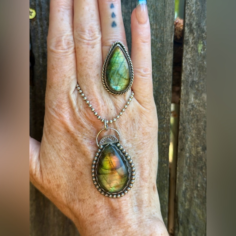 Set of Silversmith Custom Made
Labradorite Sterling Silver Ring & Necklace